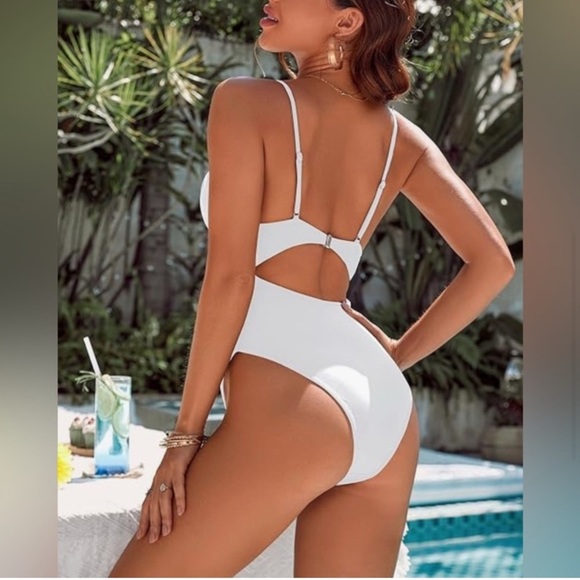 NWT BLOOMING JELLY One Piece Swimsuit Tummy Control Cheeky High Cut Out Size Sm - Picture 4 of 11